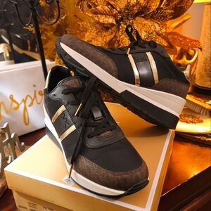 Authentic new Micheal kors women shoe